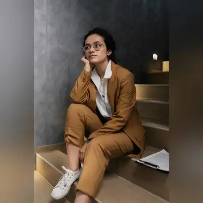 漕鹤蕾